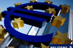El BCE permite a España bajar tipos en Letras tras dos meses Fachada del Banco Central Europeo y el signo del Euro