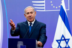 La UE dice a Netanyahu que no apoya la decisión de Trump sobre Jerusalén El primer ministro israelí, Benjamin Netanyahu, atiende a los medios en Bruselas, el 11 de diciembre de 2017