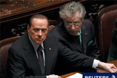 La renuncia de Berlusconi no convence a los mercados Berlusconi toma la mano del líder de la Liga Norte, Umberto Bossi, durante una votación en el Parlamento en Roma