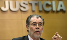 Fernández Bermejo dimite y se marcha del Gobierno El Ex-ministro de justicia Mariano Fernández Bermejo