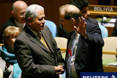 EEUU revoca el visado al embajador de Venezuela El embajador Bernardo Álvarez (dcha.) en la sede de la ONU en Nueva York