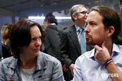 La cúpula de Podemos se rompe por las luchas internas El secretario general de Podemos, Pablo Iglesias, junto a la secretaria de Análisis Político, Carolina Bescansa, en una fotografía de archivo de marzo de 2016