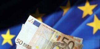 El G-7, en conversaciones de emergencia por la zona euro una fotografía ilustrativa de billetes de euro en Bruselas