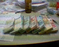 Solbes dice que los 400 euros agotan «prácticamente» el margen para otras medidas discrecionales Solbes dice que los 400 euros agotan «prácticamente» el margen para otras medidas discrecionales