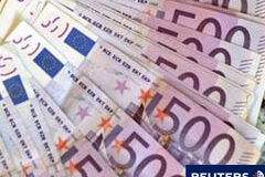 El Tesoro coloca el 99% del objetivo de Letras a tipos más altos En una coyuntura de mercado particularmente difícil en la que los dirigentes europeos se jugarían esta semana el futuro inmediato del euro, España colocó Letras por el 98,9 por ciento del objetivo máximo establecido, pero con un encarecimiento considerabl