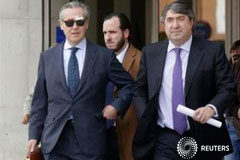Andreu cita a Blesa como imputado en la venta de preferentes de Caja Madrid Blesa (I) sale tras una audiencia en un tribunal en Madrid, el 24 de enero de 2014