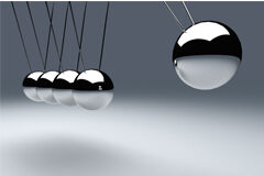 Significado del descuelgue de condiciones de trabajo y sus consecuencias Una fila de bolas plateadas colgando y una de más apartada