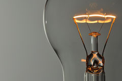 Precio de la electricidad y falta de trasparencia en el reparto de costes del sistema eléctrico Bombilla