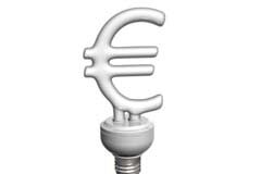 El sector energético pide apoyo y estabilidad normativa Una bombilla en forma de euro
