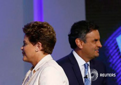 Los candidatos a la presidencia de Brasil, Aécio Neves y Dilma Rousseff, durante una debate televisivo en Rio de Janeiro, 2 oct, 2014