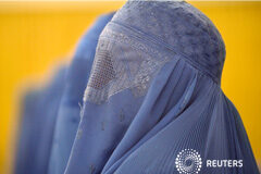 Cataluña legislará el uso del burka prohibiéndolo en los espacios públicos Mujeres con burka