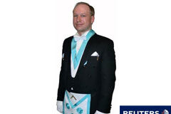 Los Caballeros Templarios de Europa: ¿extrema derecha o ficción? Anders Behring Breivik, que aparece en esta foto de un libro descargado del enlace www.freak.no, titulado "2083 - Una Declaración Europea de Independencia".