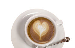 Cuando Cupido entra en el despacho Café con espuma en forma de corazón