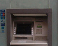 Una reflexión práctica sobre el cobro de comisión por uso de cajero ajeno Multa millonaria a 7 entidades y 3 emisoras de tarjetas