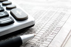 Impuestos del futuro a los retos tributarios de hoy Calculadora y documento