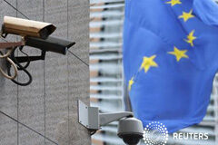 Bruselas investiga deducciones españolas a compras en extranjero ámaras de seguridad a la entrada del edificio del Consejo Europeo en Bruselas, el 1 de julio de 2013