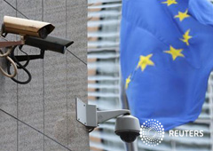 ámaras de seguridad a la entrada del edificio del Consejo Europeo en Bruselas, el 1 de julio de 2013