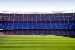 El TS exige autorización judicial para que los clubes de fútbol contraten a menores de 16 años Vista panóramica de parte del Camp Nou