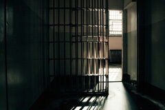 El Estado deberá indemnizar a cinco funcionarios que sufrieron lesiones graves por un preso peligroso Una celda abierta