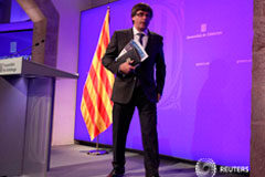 El presidente catalán Puigdemont pide comparecer el martes en el Parlament El presidente de la Generalitat, Carles Puigdemont, tras comparecer el 2 de octubre en la Generalitat, el 2 de octubre de 2017