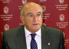 Carlos Carnicer durante la presentación del Informe