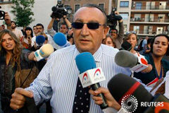 Carlos Fabra dice tras su condena que espera evitar la cárcel Fabra llega a una reunión del PP en Valencia, el 2 de noviembre de 2009