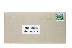 El mundo de la Justicia le escribe una carta al Ministro de Justicia, el sello lo pone Legal Today Un sobre en el que pone 'Ministerio de Justicia'