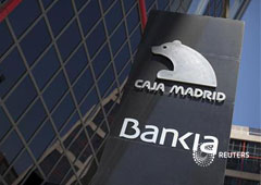 En la imagen, un cartel de Bankia en la puerta de la sede madrileña de la entidad el 18 de mayo de 2012