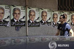 Los egipcios votan para elegir a su presidente por primera vez Carteles de uno de los candidatos a la presidencia de Egipto