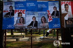 20D, primeras elecciones con negociadores en vez de ganadores Varios carteles electorales en un parque en Guadalajara el 15 de diciembre de 2015