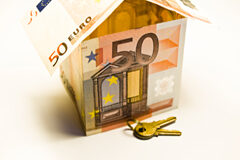 La nulidad de la notificación edictal en la ejecución hipotecaria Casa, dinero y llaves