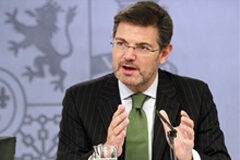 Catalá confirma la revisión y clasificación de todas las causas penales pendientes a la entrada en vigor de la reforma de la Ley de Enjuiciamiento Criminal El ministro de Justicia, Rafael Catalá, en la rueda de prensa posterior al Consejo de Ministros.