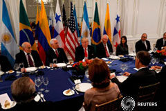 Trump pide una pronta restauración democrática en Venezuela Trump participa en una cena con líderes latinoamericanos en Nueva York, el 18 de septiembre de 2017