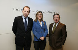 El mundo del Derecho cierra el centenario de García-Pelayo con un homenaje Javier Cremades, Presidente de Calvo-Sotelo Abogados, Beatriz Badorrey Martín, Vicerrectora Adjunta de Formación Continua de la UNED y Antonio Torres del Moral, Catedrático Derecho Constitucional de la UNED