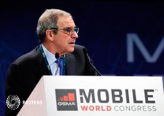 Cesar Alierta, presidente de Telefonica, durante el Mobile World Congress en Barcelona, España, el 22 de febrero de 2016