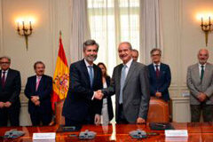 El CGPJ renueva con el Consejo General de Graduados Sociales de España su colaboración en materia de formación en la jurisdicción social El presidente del Tribunal Supremo y del Consejo General del Poder Judicial, Carlos Lesmes, y el presidente del Consejo General de Graduados Sociales de España, Ricardo Gabaldón