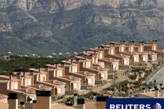 El precio de la vivienda cae un 4,6% interanual a octubre En esta imagen de archivo de 2006, bloques de chalets cerca de Denia, en Valencia.