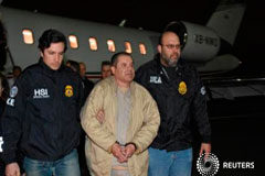 México extradita a «El Chapo» a EEUU antes de la llegada de Trump a la presidencia "El Chapo" Guzmán llega a Nueva York el 19 de enero de 2016