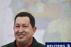 Venezuela no sube el IVA y veta la reforma universitaria Chávez sonríe durante el Consejo de Ministros en Caracas, el 4 de enero de 2011.