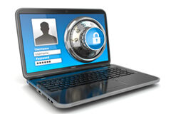 ‘Paradise Papers’ pone de nuevo en primera línea el tándem despachos-ciberseguridad Ordenador con mando de caja fuerte