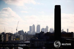 La UE busca evitar un colapso a corto plazo si hay un Brexit sin acuerdo El distrito financiero de Canary Wharf y la City de Londres desde el edificio Sea Containers en Londres