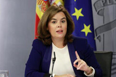 Un RD clarifica que la acreditación de los servicios de prevención ajenos es única para las cuatro especialidades La vicepresidenta del Gobierno, Soraya Sáenz de Santamaría, en un momento de su intervención en la rueda de prensa posterior al Consejo de Ministros.