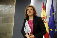 Autorizado el protocolo de modificación del convenio con Canadá para evitar la doble imposición Pool Moncloa / Acceso libre La vicepresidenta, ministra de la Presidencia y portavoz del Gobierno de España, Soraya Sáenz de Santamaría, en el Consejo de Ministros