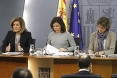 El Gobierno culmina la segunda fase de planificación hidrológica La vicepresidenta del Gobierno, Soraya Sáenz de Santamaría, junto a la ministra de Agricultura, Alimentación y Medio Ambiente, Isabel García Tejerina y la ministra de Empleo y Seguridad Social, Fátima Báñez, durante la rueda de prensa posterior al Consejo