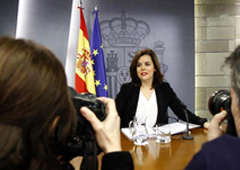 La vicepresidenta del Gobierno, Soraya Sáenz de Santamaría, durante un momento de la rueda de prensa posterior al Consejo de Ministros
