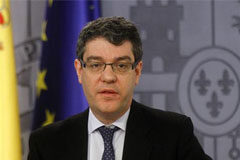 Aprobado un RD-ley que restablece la financiación del bono social de electricidad declarada inaplicable por el TS El ministro de Energía, Turismo y Agenda Digital, Álvaro Nadal, durante la rueda de prensa posterior al Consejo de Ministros.