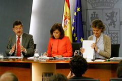 Las actuaciones del comercio minorista realizadas con la Cámara de Comercio de España tendrán un 20,5% más de presupuesto Rafael Catalá Polo, Soraya Sáenz de Santamaría e Isabel García Tejerina