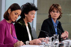 El Gobierno aprueba 75 nuevas unidades judiciales y 80 plazas de fiscal Reyes Maroto, Isabel Celaá y Dolores Delgado