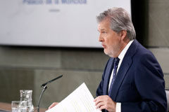 El Gobierno suscribe el convenio europeo sobre seguridad en partidos de fútbol Íñigo Méndez de Vigo