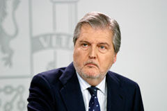 Los drones podrán operar de noche y en las inmediaciones de edificios, pero limita su uso recreativo Íñigo Méndez de Vigo